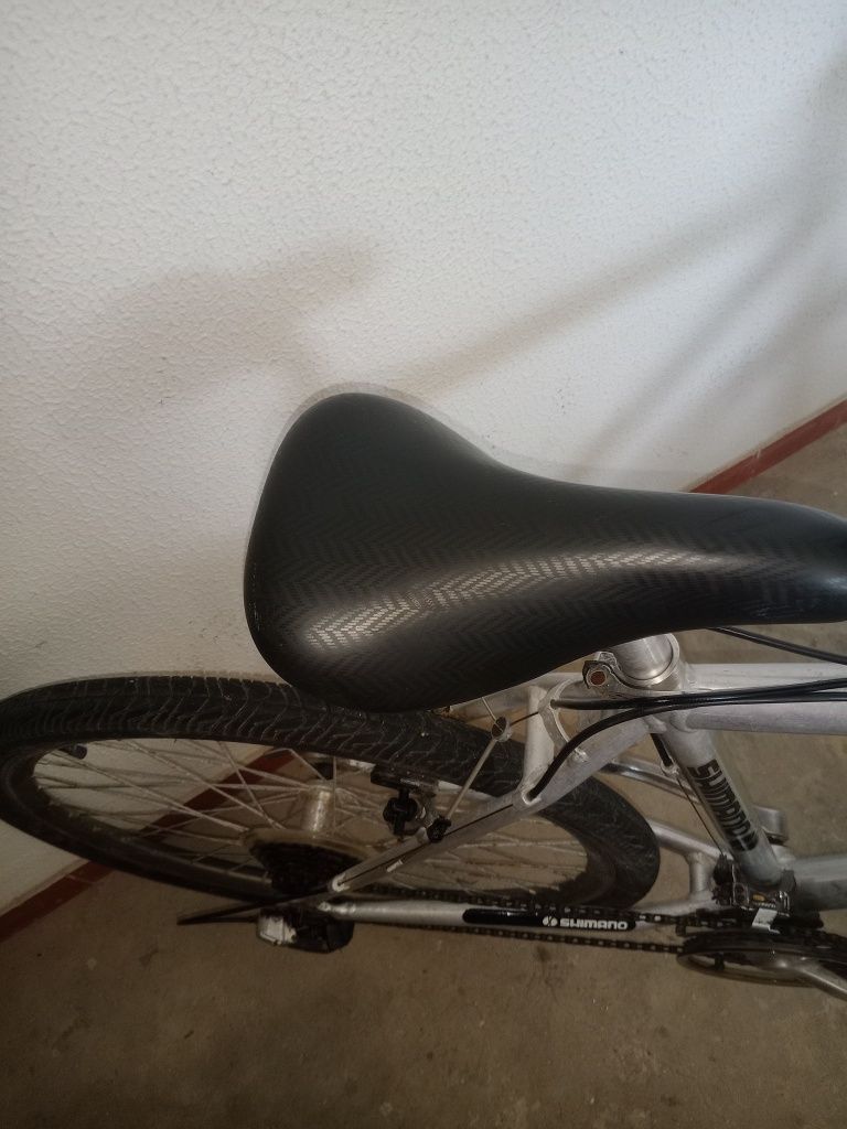Bicicleta roda 26 85€ de alumínio reforçado tudo a funcionar na perfei