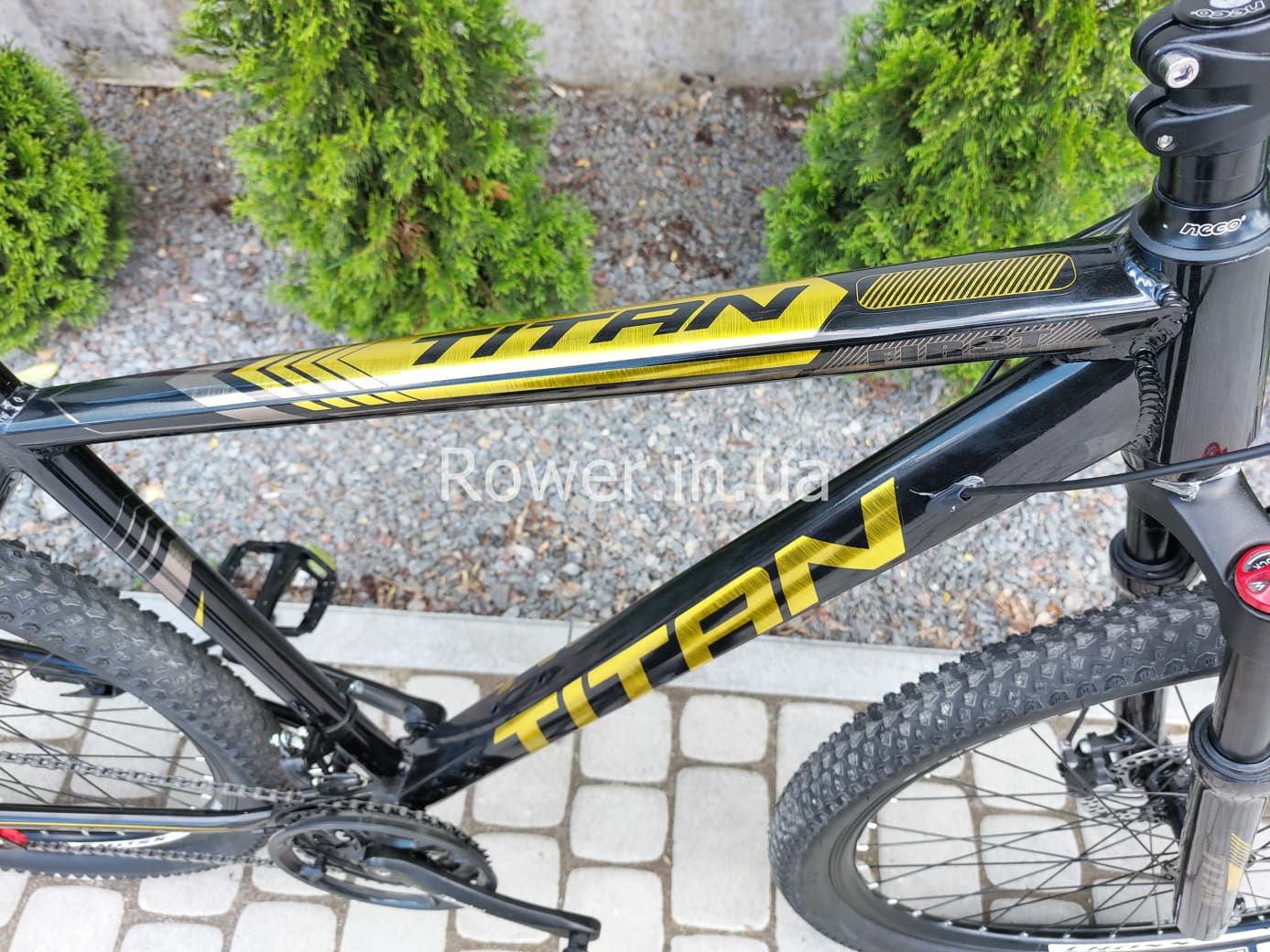 Алюмінієвий велосипед новий Titan First 27.5 Black Gold рама 20"