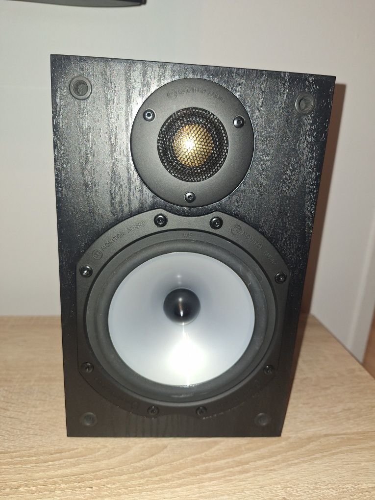 Dwie kolumny podstawkowe Monitor Audio MR1