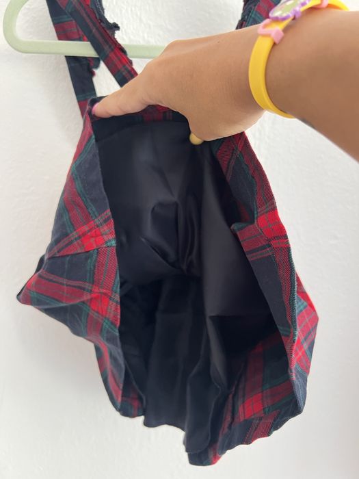 Saia de criança tipo colegial Ativo