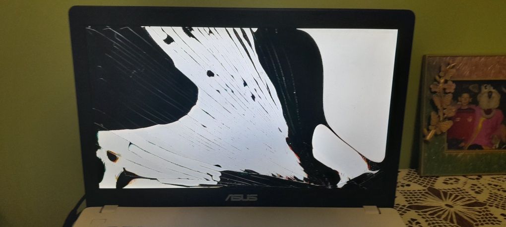 Ноутбук ASUS сломан дисплей