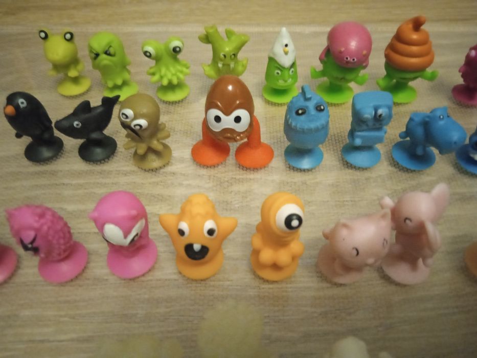 Іграшки фігурки тварин на присосках