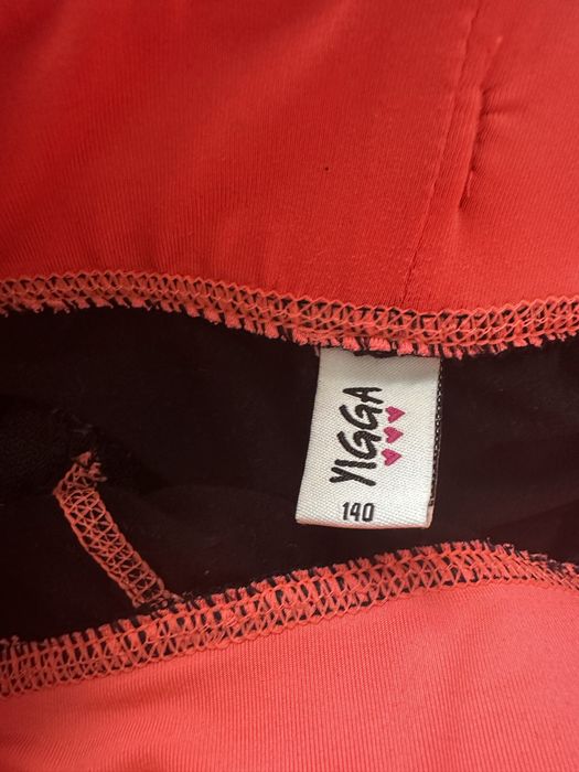 Czarne leginsy fitness rozmiar 140