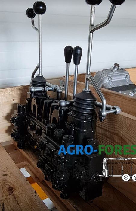 Rozdzielacz hydrauliczny 8 sek FinnRotor 60L Przyczepa Lesna BMF Palms