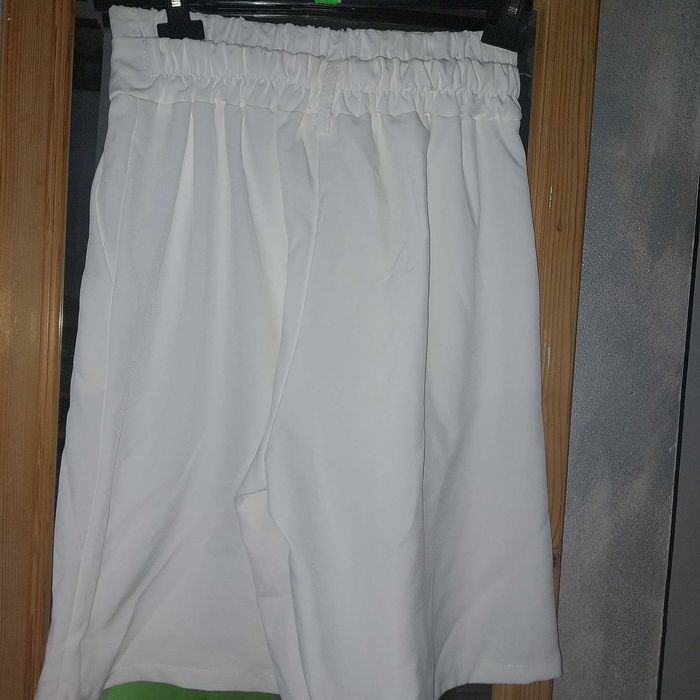 Spodenki białe eleganckie