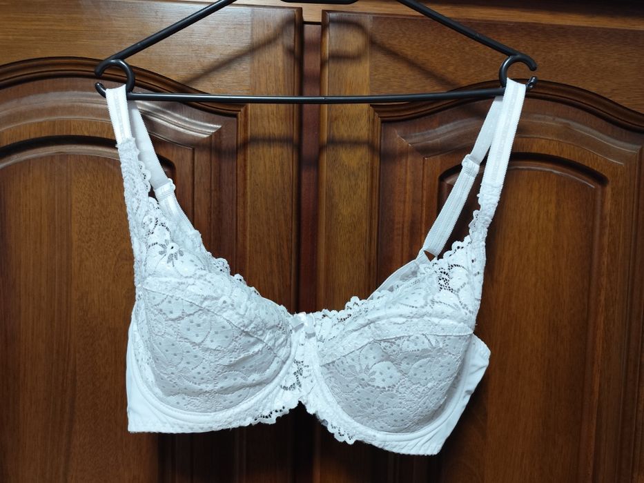 biustonosz stanik 90E półsztywny ideał jak nowe