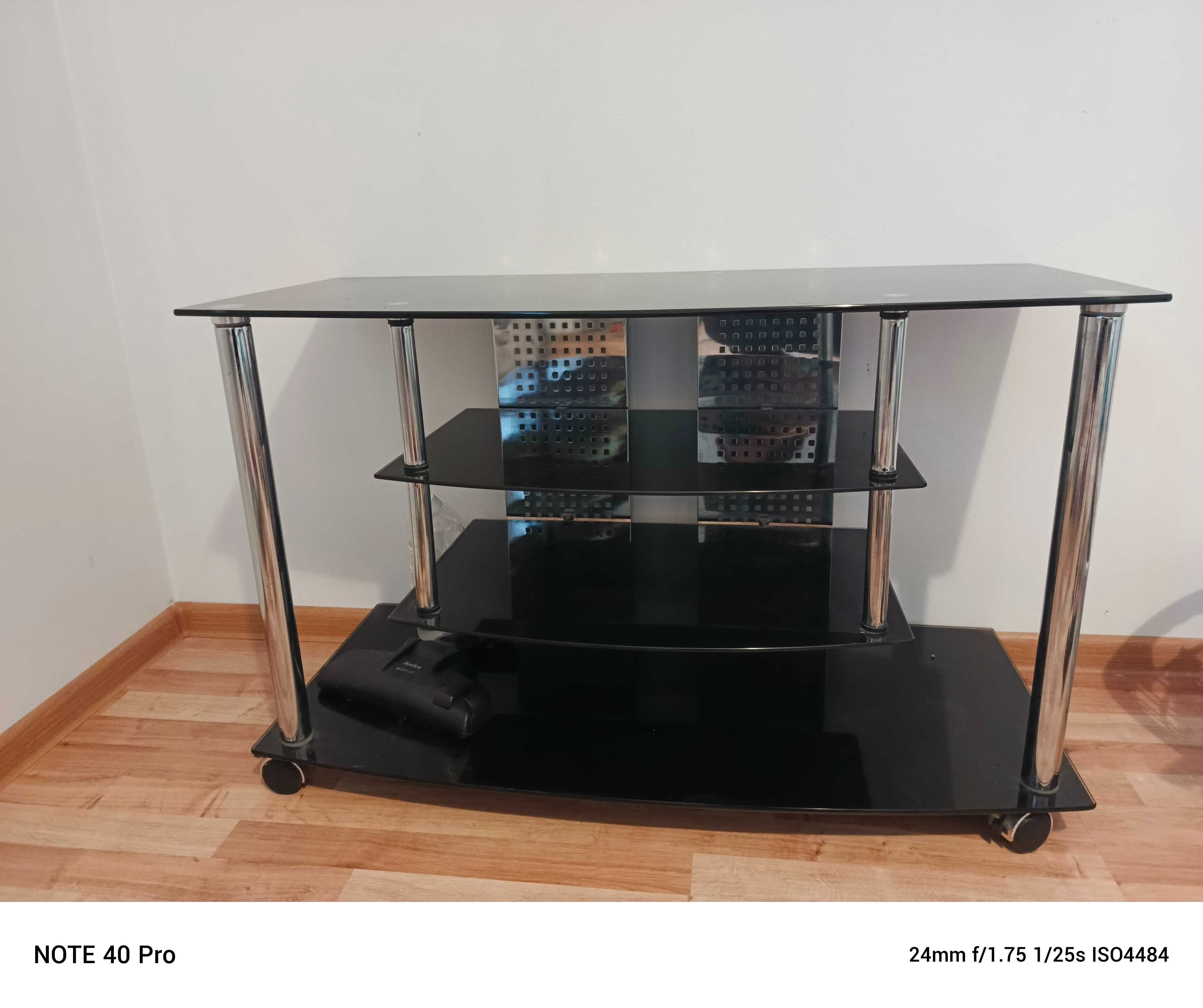 Szklany stolik pod telewizor