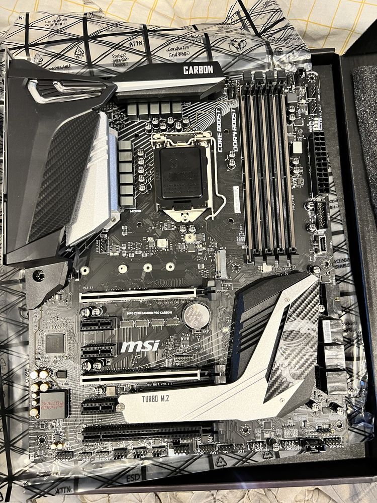 MSI Z390 Gaming Pro Carbon + i7 9700 + RAM 16gb 3600mhz