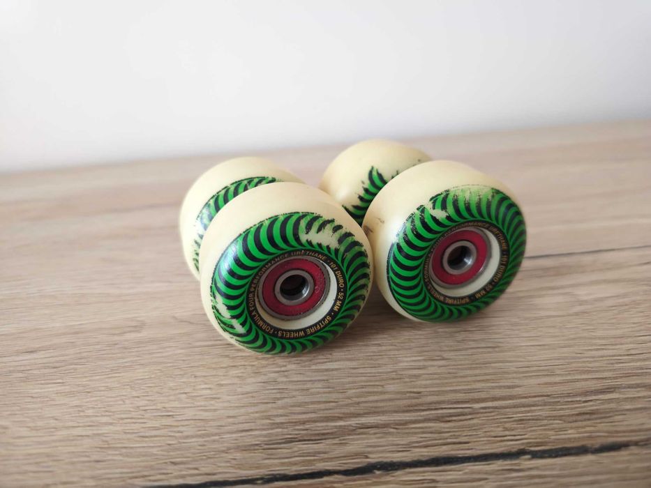 Kółka Spitfire F4 101 Classic 52 mm z łożyskami Bones Reds