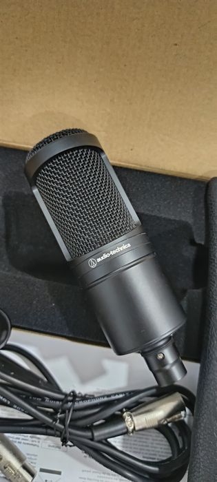 Microfone AT2020