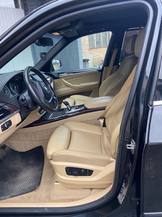 BMW X5 / Рік випуску 2010.