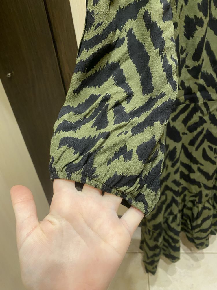 Продам сукню F&F