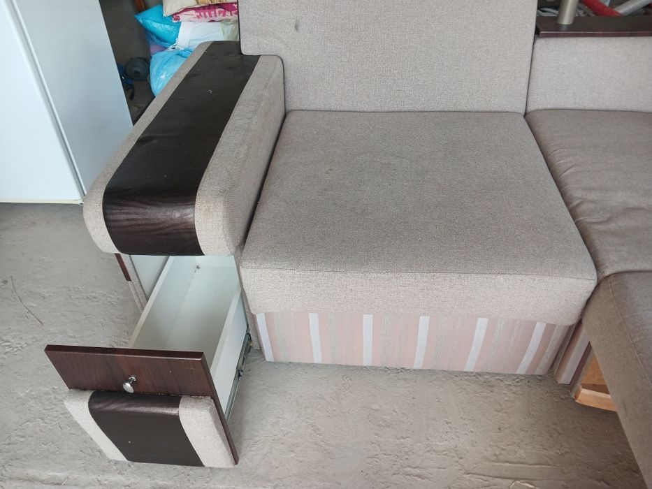 Угловой диван. 2.70 на 160