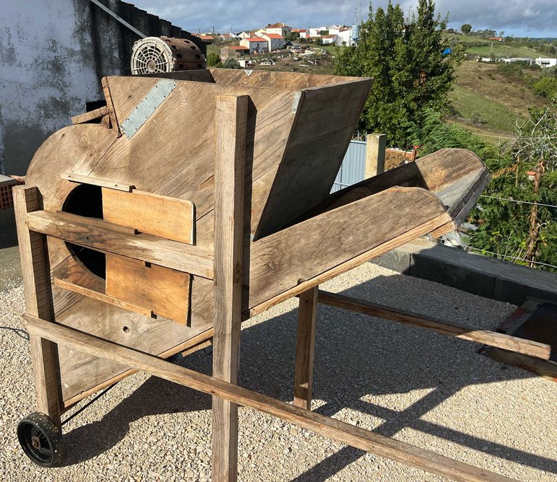 Limpador de cereais com motor elétrico