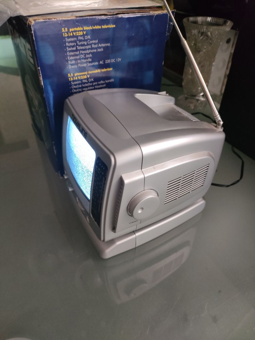 Telewizor z Radiem Retro Telewizorek na Baterie Czarno-Biały 5.5"