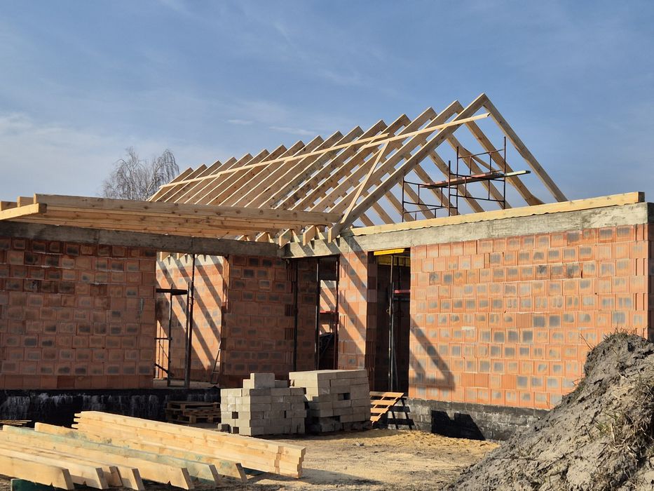 Usługi ciesielskie,  wykonywanie konstrukcji dachowej