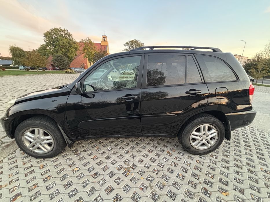 Toyota RAV4 niski udokumentowany przebieg