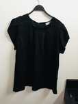 Blusa preta de manga curta