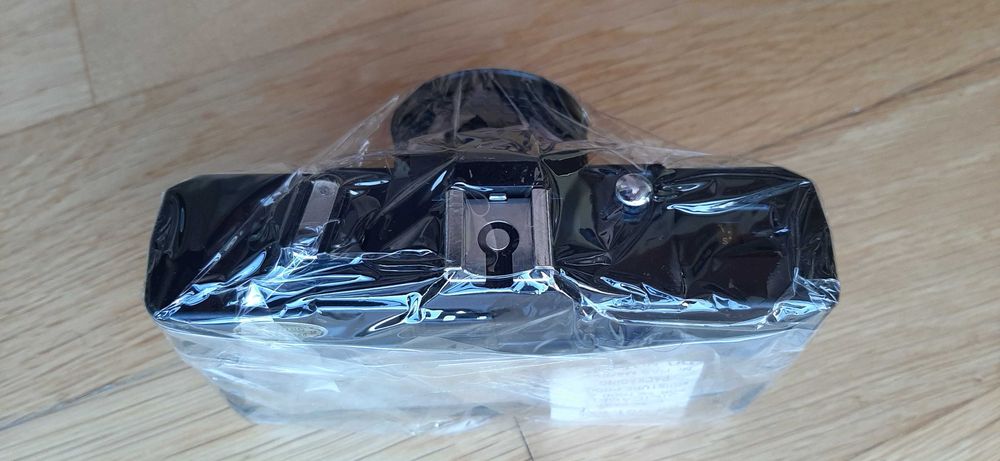 Máquina fotográfica de rolo 35 mm (LEO 35)