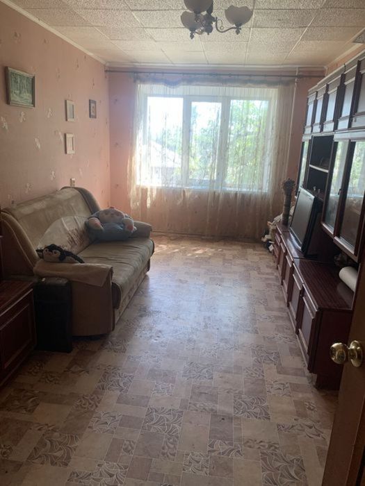 Продам трикімнатну квартиру 62 м² в центрі міста.