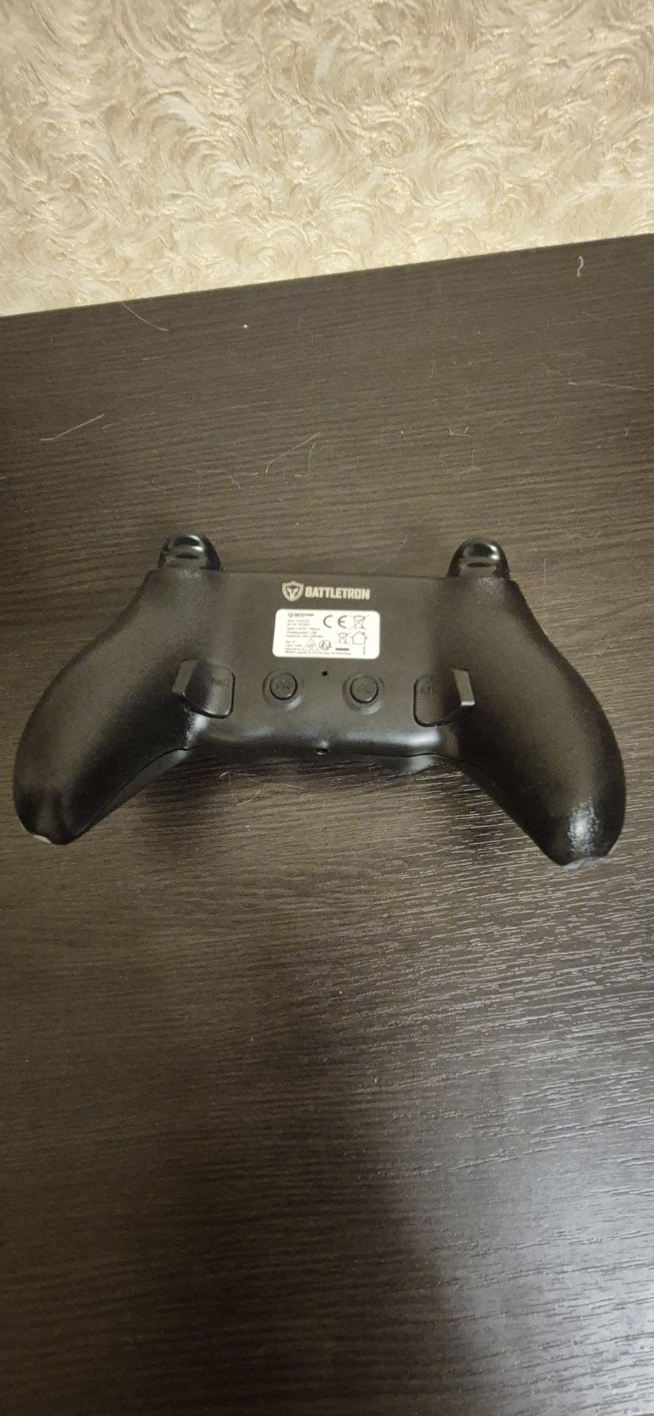 Бездротовий Bluetooth геймпад
 Battletron | PS4 / Nintendo Switch / ПК