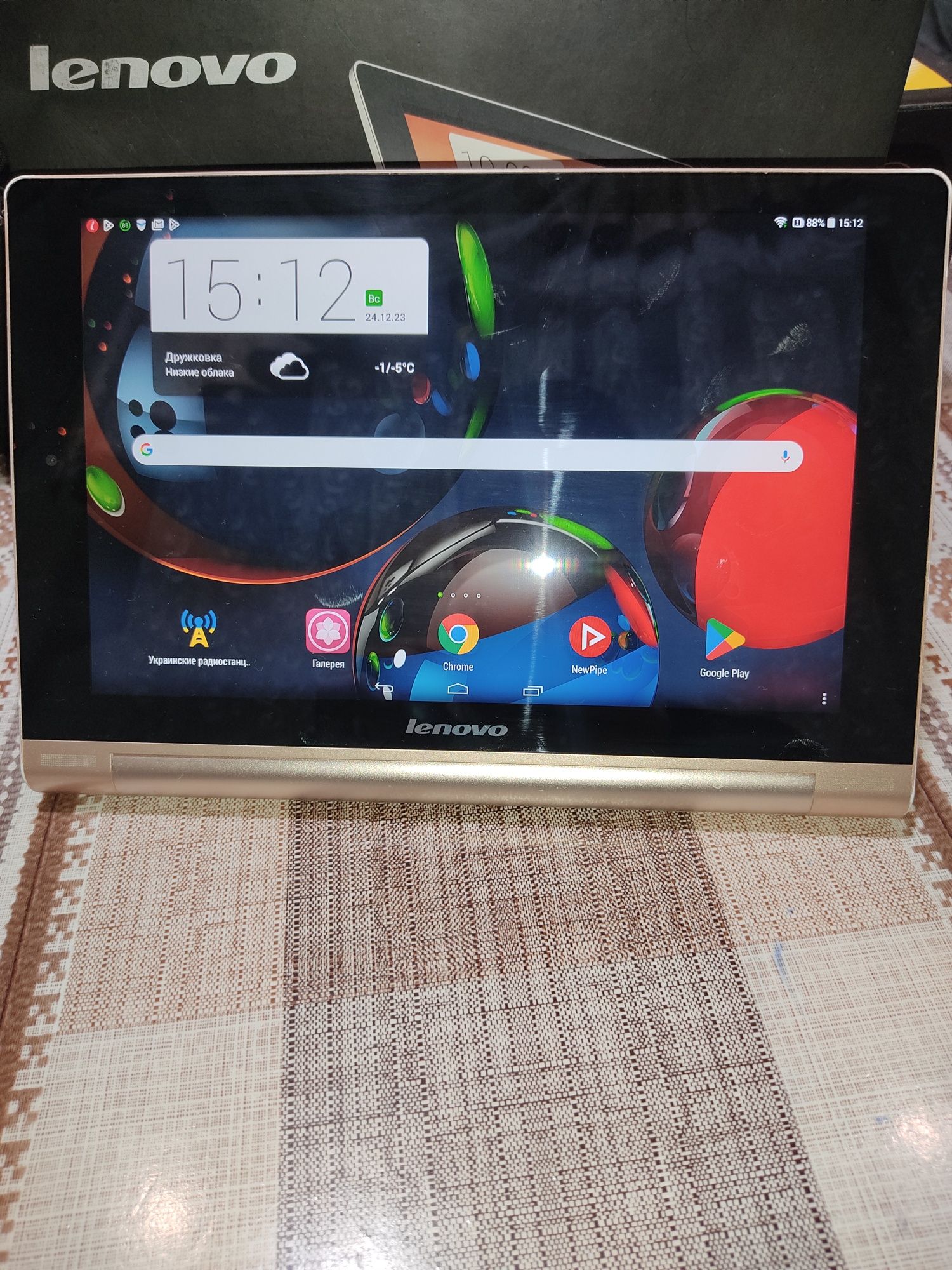 Lenovo yoga tablet 10 HD+