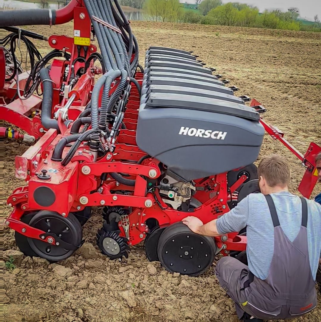 Usługa siewu punktowego kukurydzy strip till bezorkowo Horsch Focus 6m