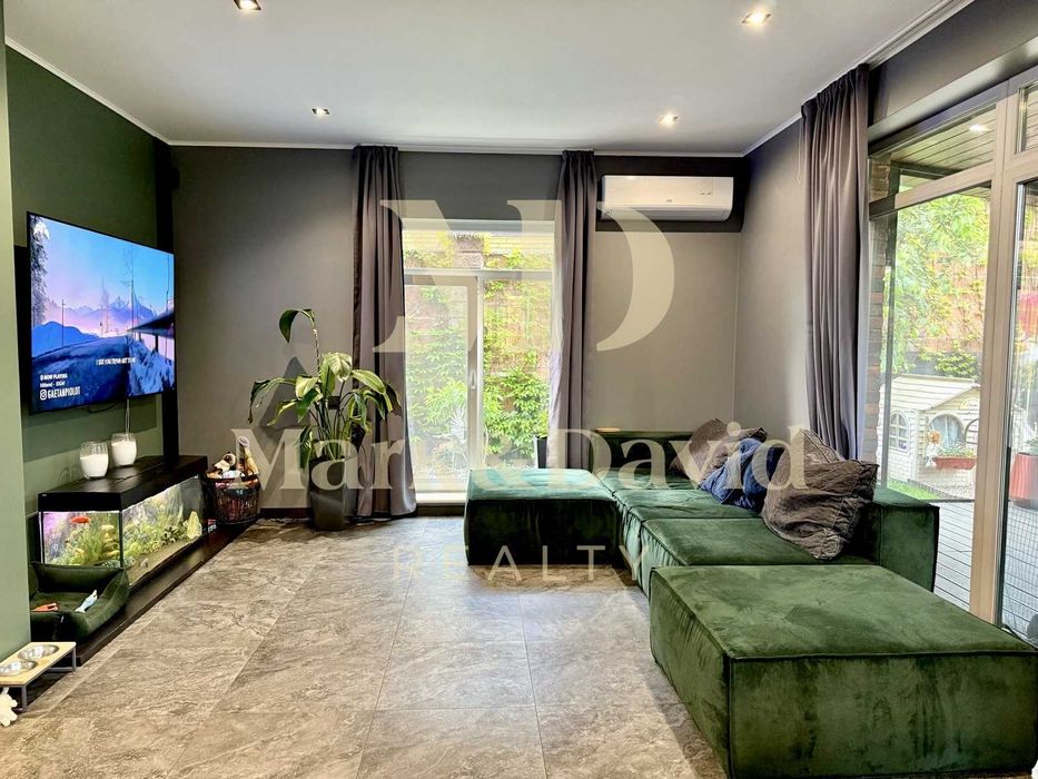 Унікальний будинок з бункером у Віта-Поштова