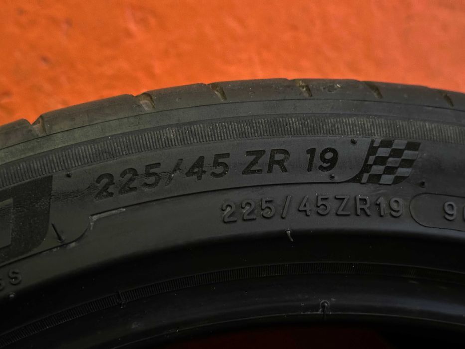 Pneus Michelin Pilot Sport 4 - 225/45/19 - Muito bons