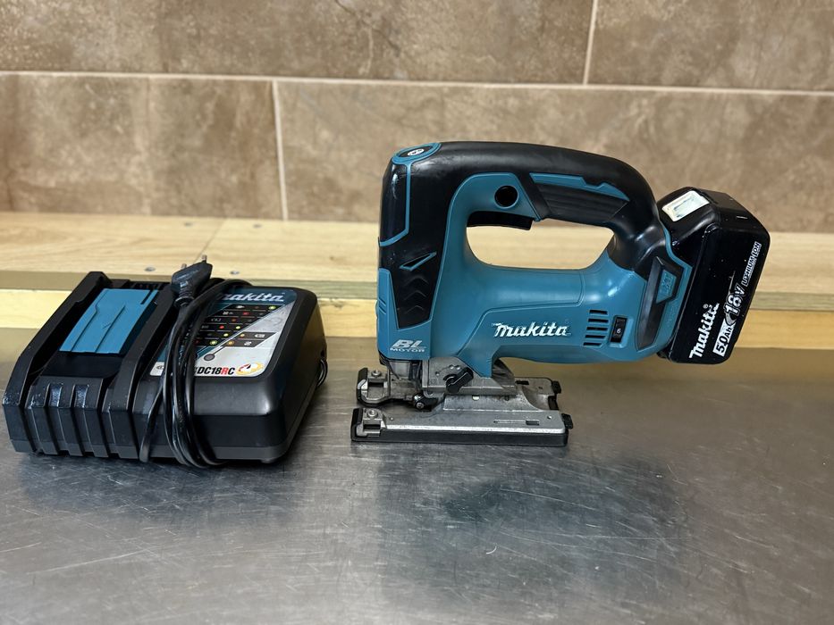 Акумуляторний лобзик Makita DJV 182