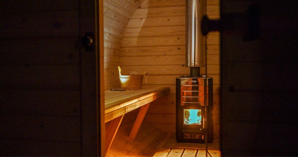 Domek wśród sosen z balią z jacuzzi i SAUNĄ , Borsk,