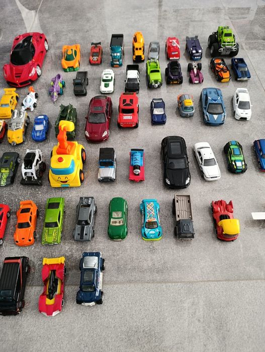 Auta hot wheels i inne 55 sztuk