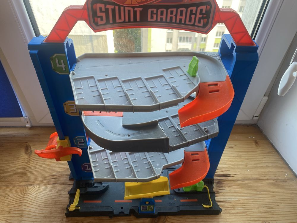 Трек гараж hot wheels