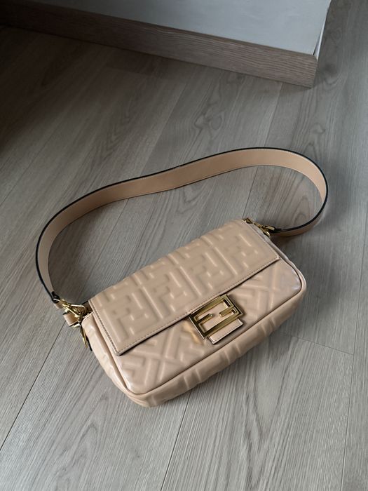 Сумка бежевая Fendi Baguette