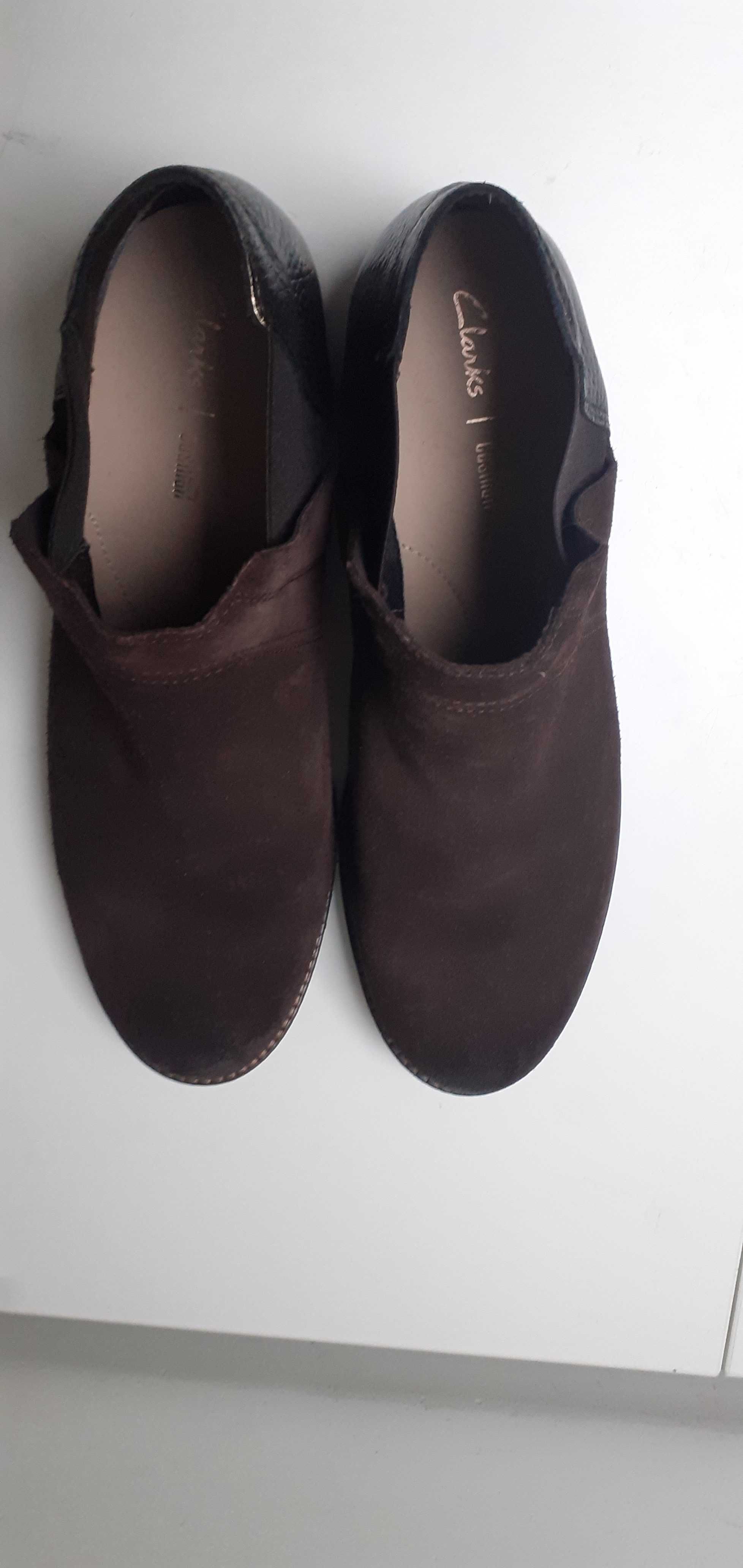 Botki zamszowe Clarks