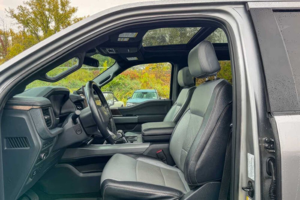 Ford F-150 Lightning Lariat      2022