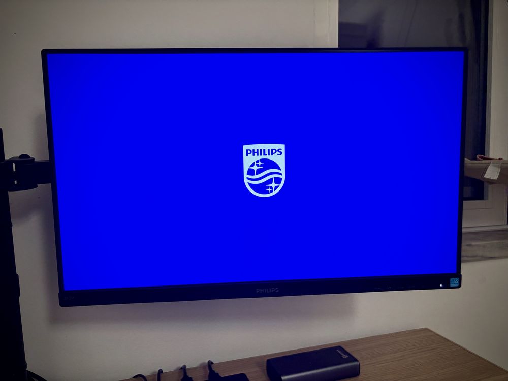 Vendo dois monitores Lenovo E23 e Philips 243V + dual arm