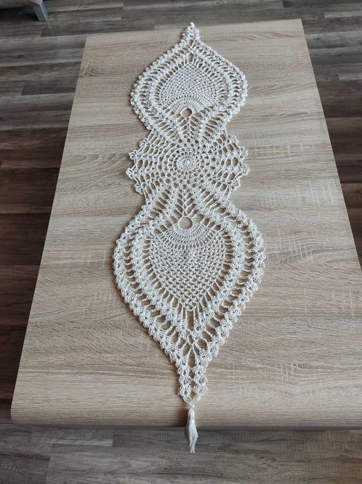 Bieżnik na stół ławę na szydełku