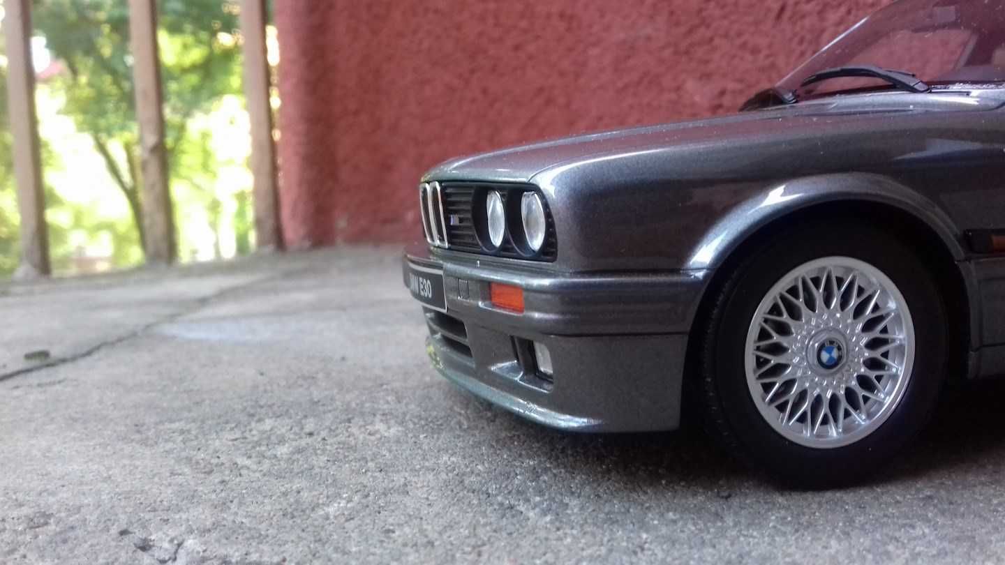 BMW 325i E30 Touring otto 1:18 model