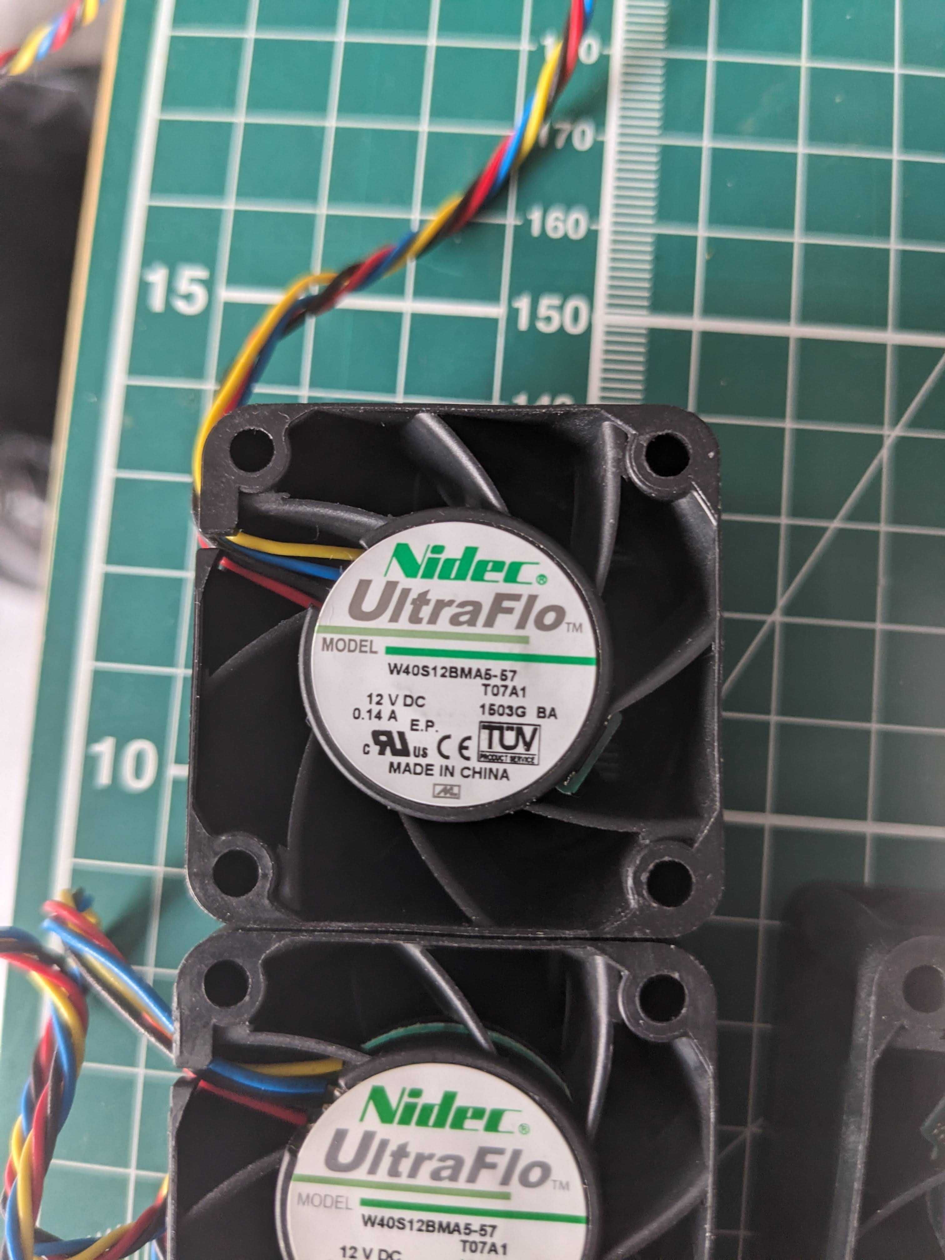 Fans 40x40x28 PWM para servidor
