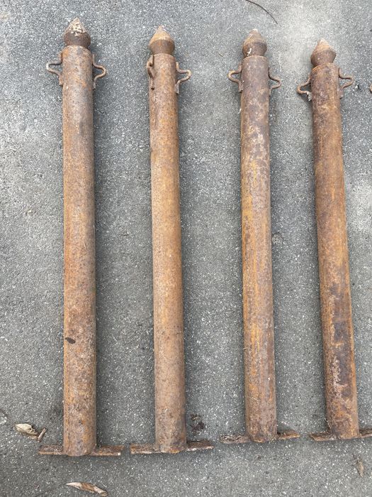 Стовпи, стовпчики для огорожі, забору