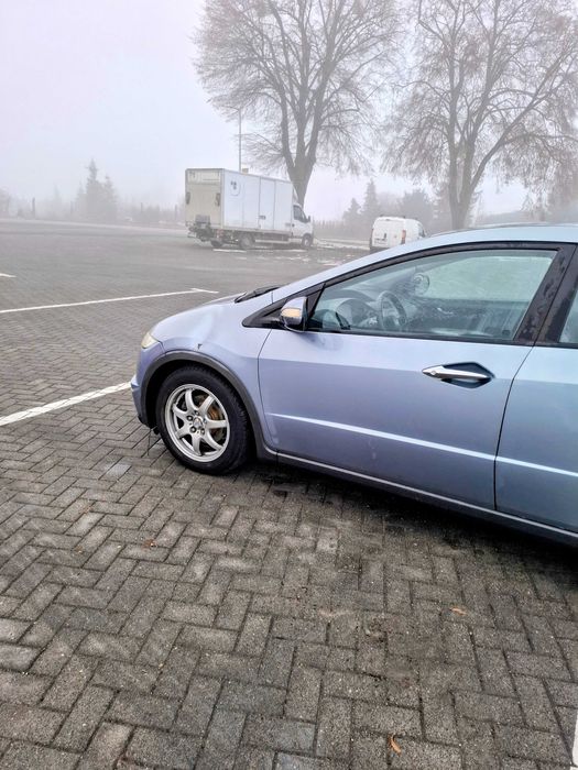 Honda Civic 8 UFO 2.2 diesel, super stan, hak, czujniki parkowania