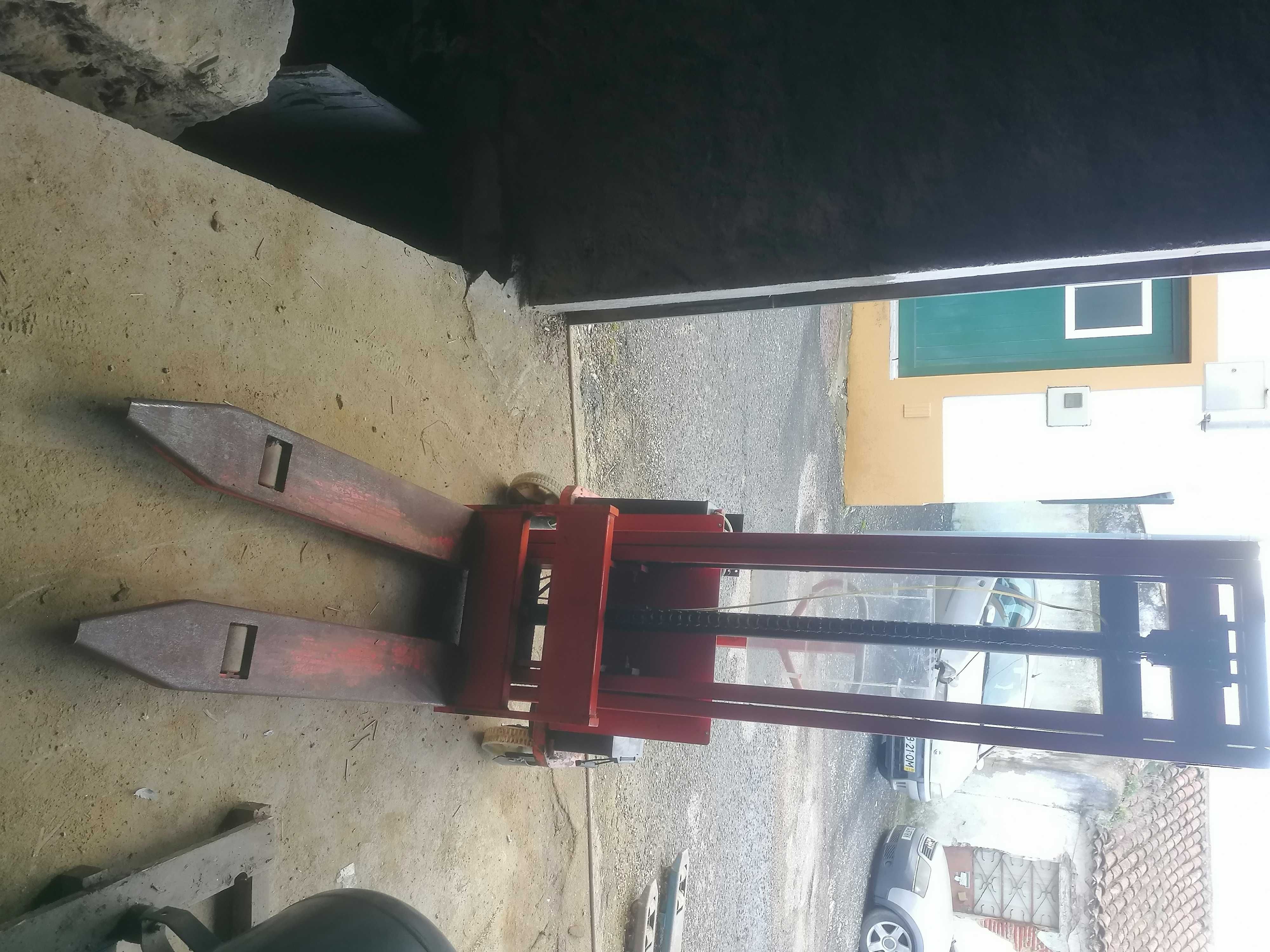 Porta Paletes elétrico com elevação