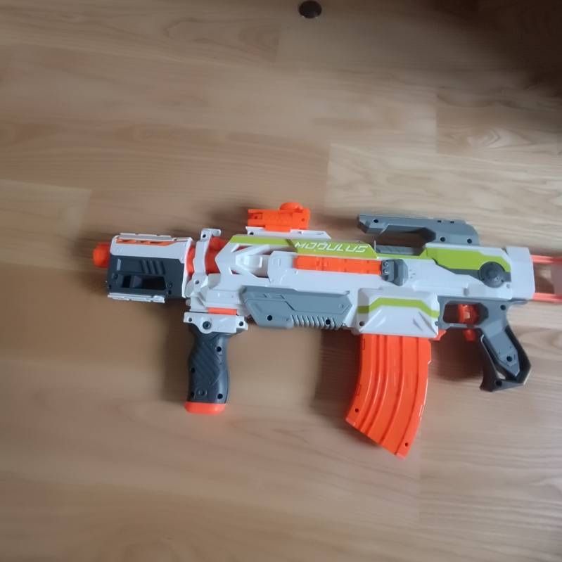 Pisotolet nerf modulus