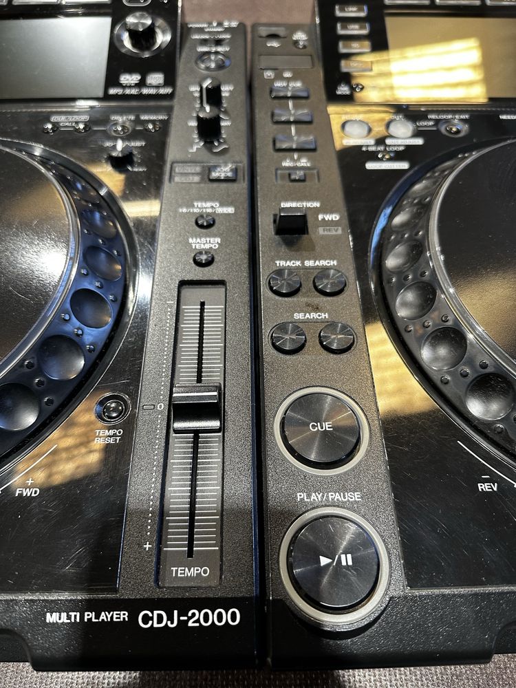 2x Pioneer CDJ-2000