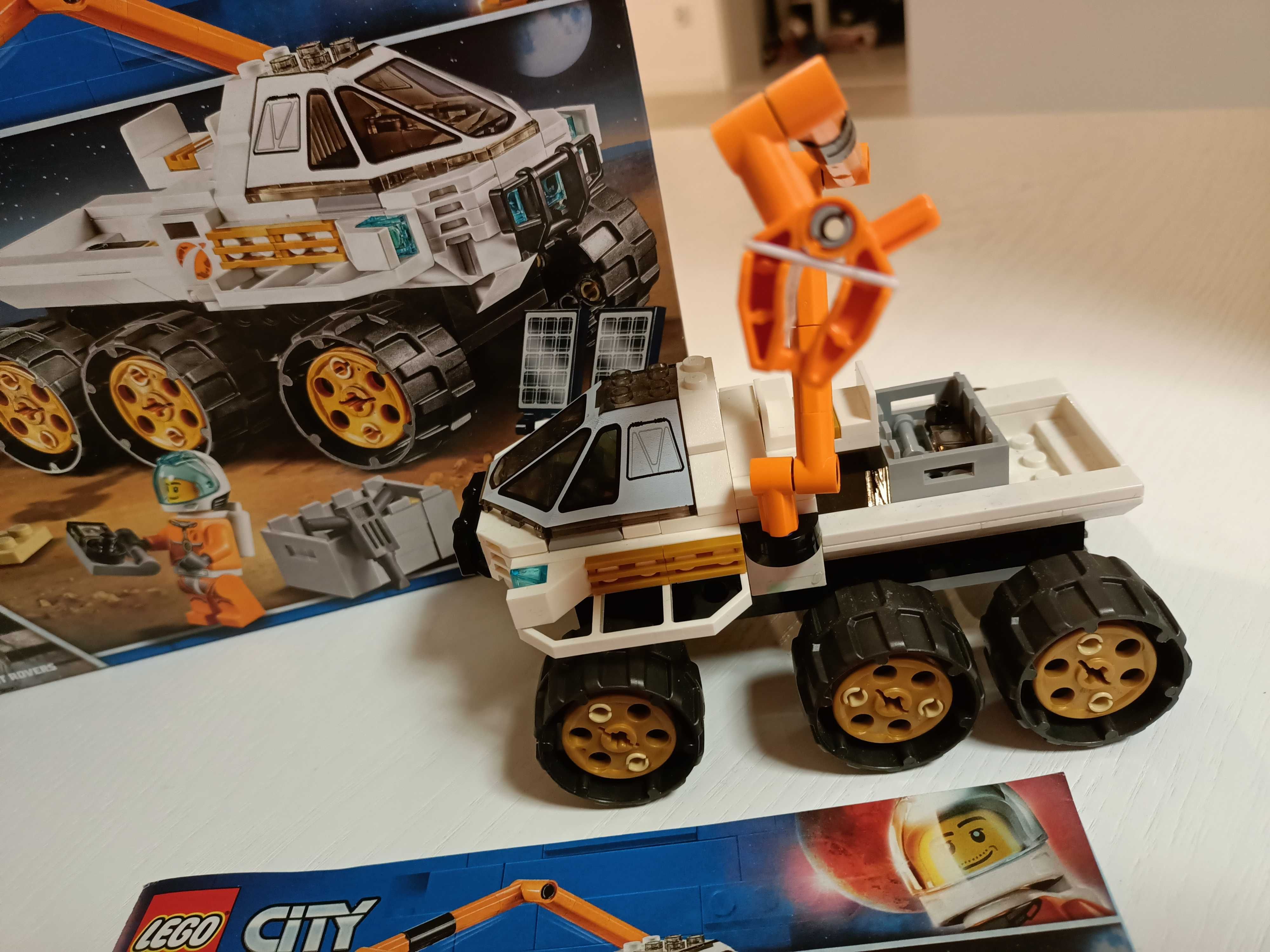 LEGO City 60225 łazik księżycowy