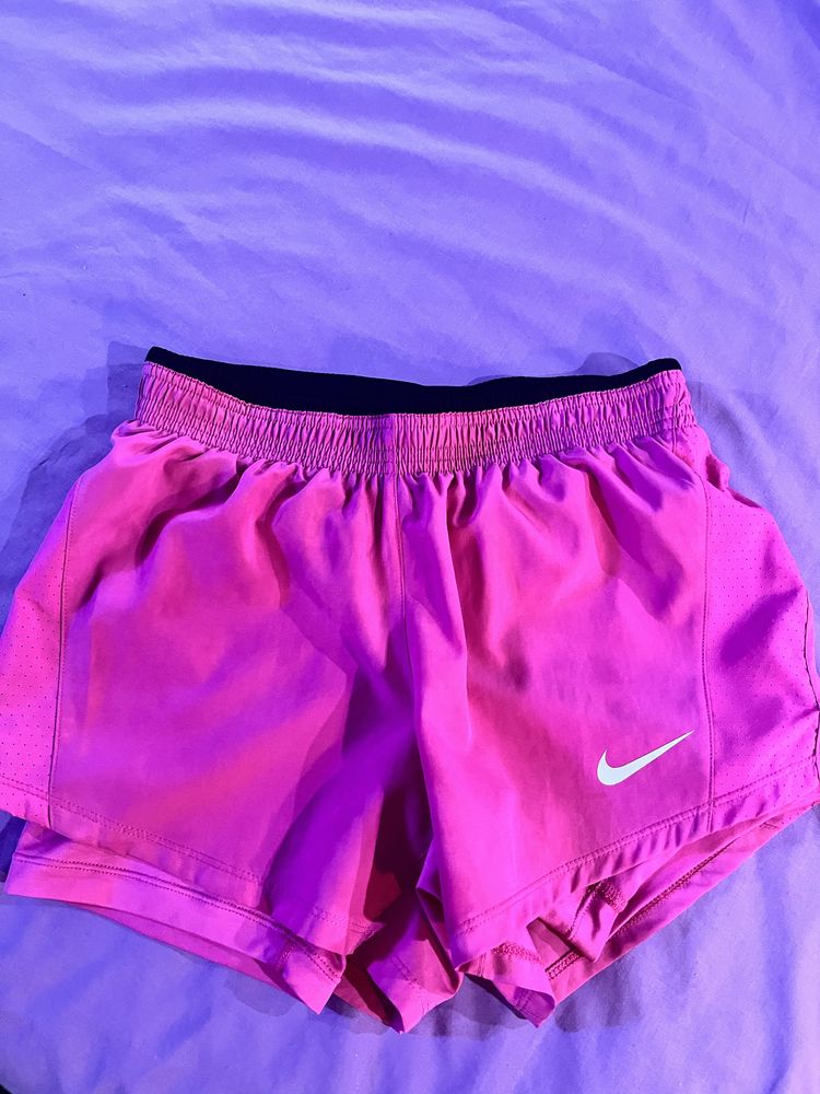 Спортивні шорти nike dri-fit swift pink xs