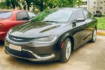 Автомобіль Chrysler 200