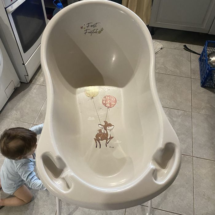 Дитяча ванночка на підставці