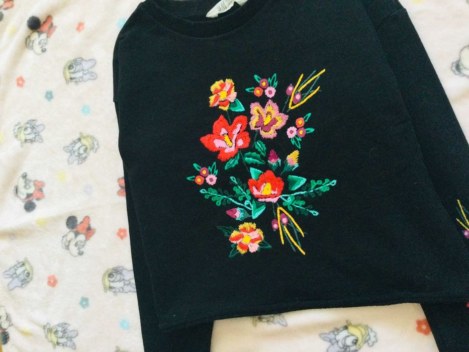 10-12 рок H&M укорочений світшот, колір чорний. вишивка гладдю